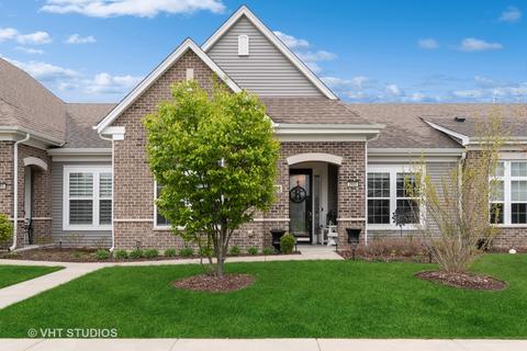 2668 Avondale Cir, Naperville, IL 60564