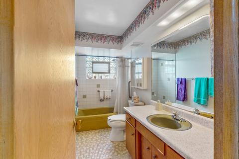 2255 S Wolf Rd S, Des Plaines, IL 60018 photo 23