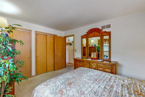 2255 S Wolf Rd S, Des Plaines, IL 60018 photo 18