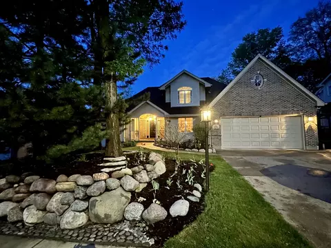173 Forest Ave, Fox Lake, IL 60020