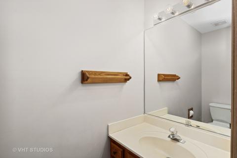 592 Brighton Ct, Elgin, IL 60123 photo 8