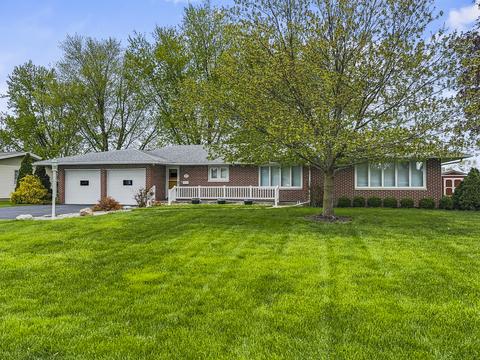 525 N 3rd St, Cissna Park, IL 60924