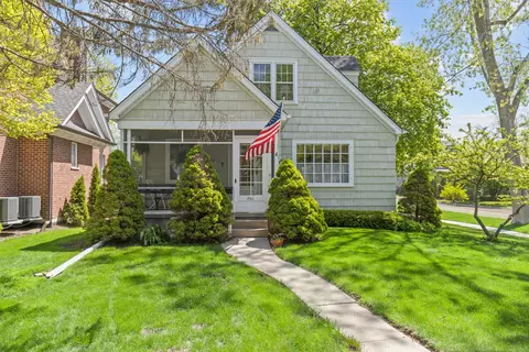 701 N Vail Ave, Arlington Heights, IL 60004