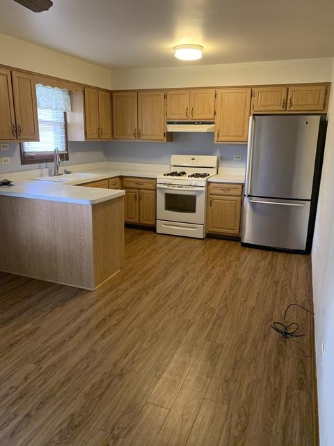 1303 Devonshire Dr, Joliet, IL 60435 photo 4