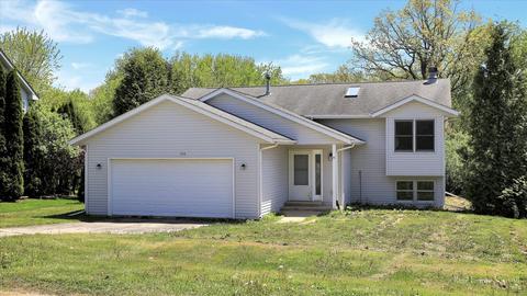 304 Marquette Dr, Poplar Grove, IL 61065