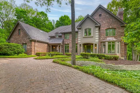 818 Fox Glen Dr, Saint Charles, IL 60174