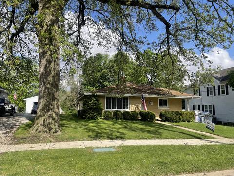 407 N Main St, Eureka, IL 61530 photo 2