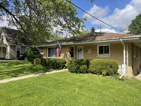 407 N Main St, Eureka, IL 61530