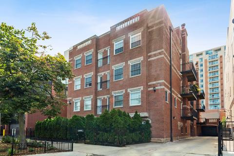 225 W Scott St #1E, Chicago, IL 60610