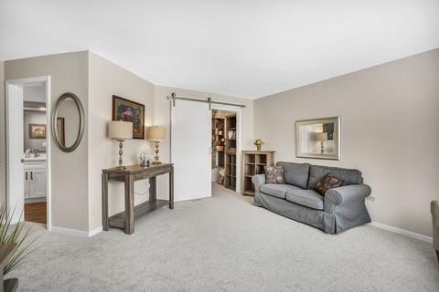 660 Lancaster Cir, Elgin, IL 60123 photo 13