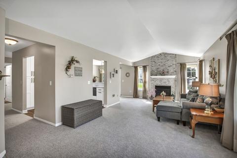 660 Lancaster Cir, Elgin, IL 60123 photo 2