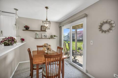 660 Lancaster Cir, Elgin, IL 60123 photo 5