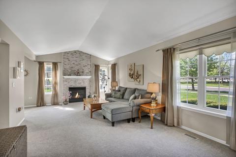 660 Lancaster Cir, Elgin, IL 60123 photo 3