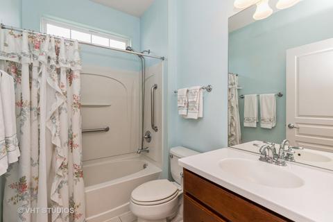 2816 Edgewater Dr, Elgin, IL 60124 photo 13
