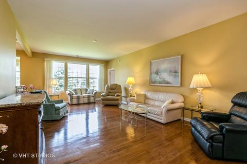 2816 Edgewater Dr, Elgin, IL 60124 photo 2