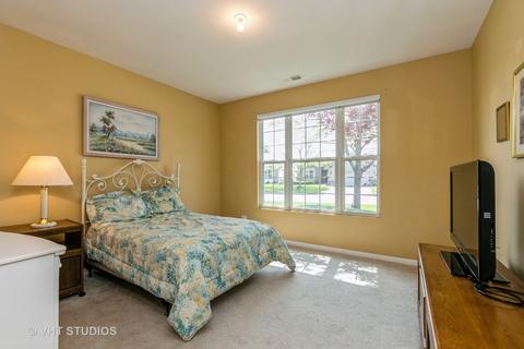 2816 Edgewater Dr, Elgin, IL 60124 photo 11