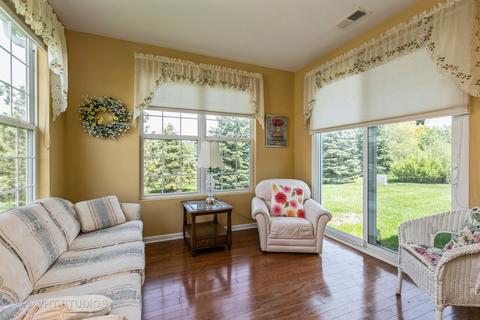 2816 Edgewater Dr, Elgin, IL 60124 photo 5