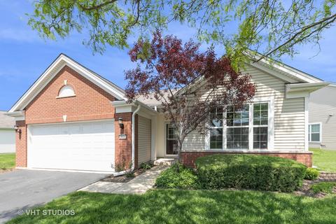 2816 Edgewater Dr, Elgin, IL 60124 photo 1