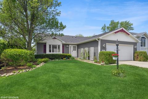 12 Autumn Ln, Streamwood, IL 60107