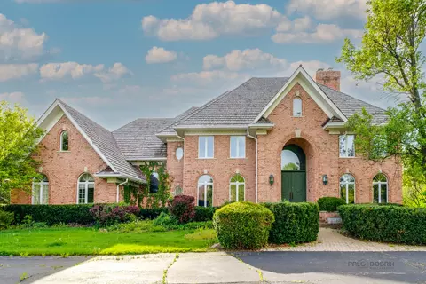 35 S Wynstone Dr, North Barrington, IL 60010