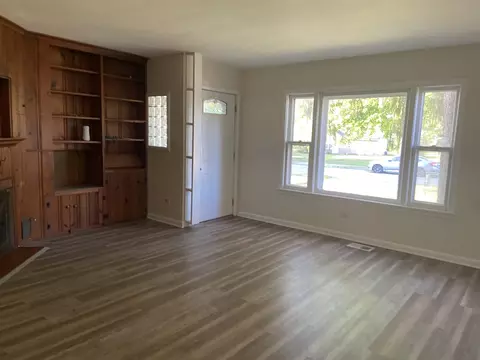 623 Glenwood Ave, Elgin, IL 60120 photo 3