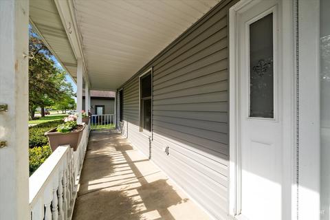 631 Rees St, Hinckley, IL 60520 photo 2