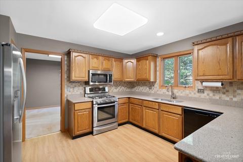 631 Rees St, Hinckley, IL 60520 photo 11