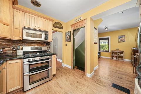 555 S Saylor Ave, Elmhurst, IL 60126 photo 9