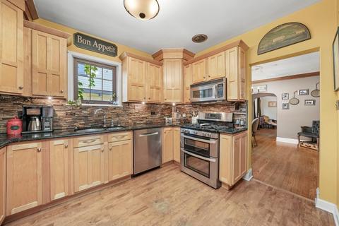 555 S Saylor Ave, Elmhurst, IL 60126 photo 6