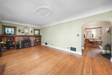 555 S Saylor Ave, Elmhurst, IL 60126 photo 3