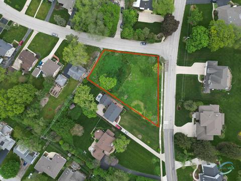 1300 Aurora Way, Wheaton, IL 60189 photo 2