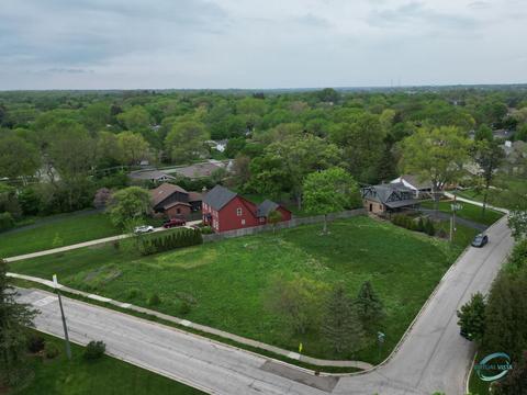 1300 Aurora Way, Wheaton, IL 60189