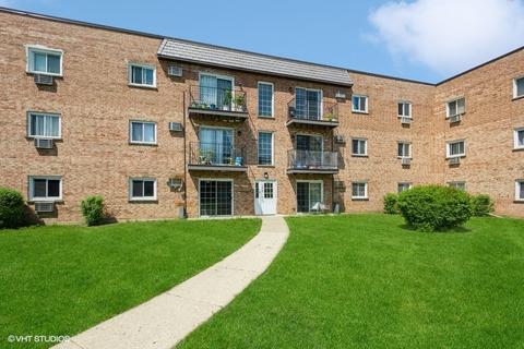 155 W Elk Trl #352, Carol Stream, IL 60188