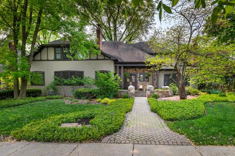 577 Lakeview Ter, Glen Ellyn, IL 60137