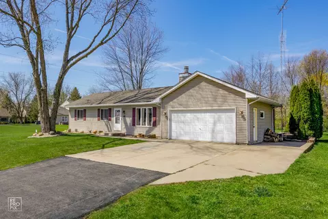62 Timmy Trl, Somonauk, IL 60552