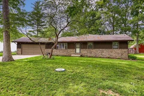 602 W Dunbar St, Mahomet, IL 61853