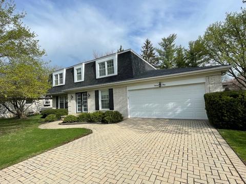 1330 Sprucewood Ln, Deerfield, IL 60015