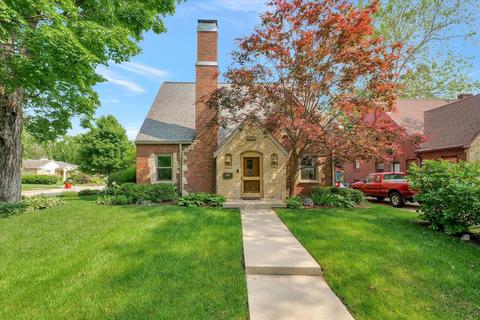 1018 W John St, Champaign, IL 61821