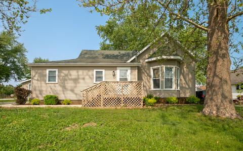 215 S High St, Elliott, IL 60933