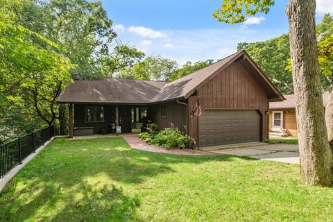 280 Deerpath Ln, Carpentersville, IL 60110