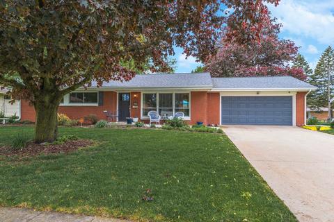 207 Ivanhoe Way, Bloomington, IL 61701