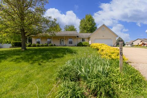 110 Kennedy Ct, Hopedale, IL 61747