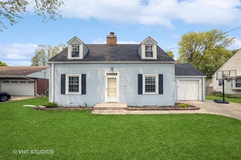 882 South St, Elgin, IL 60123