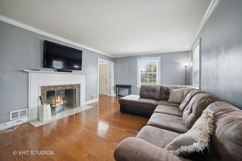 882 South St, Elgin, IL 60123 photo 2