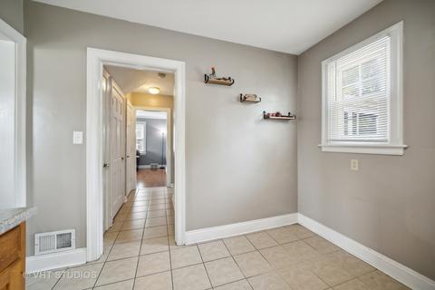 882 South St, Elgin, IL 60123 photo 5