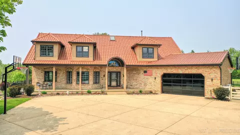 39 W068 Seavey Rd, Batavia, IL 60510