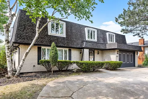 2929 Hillside Ln, Darien, IL 60561