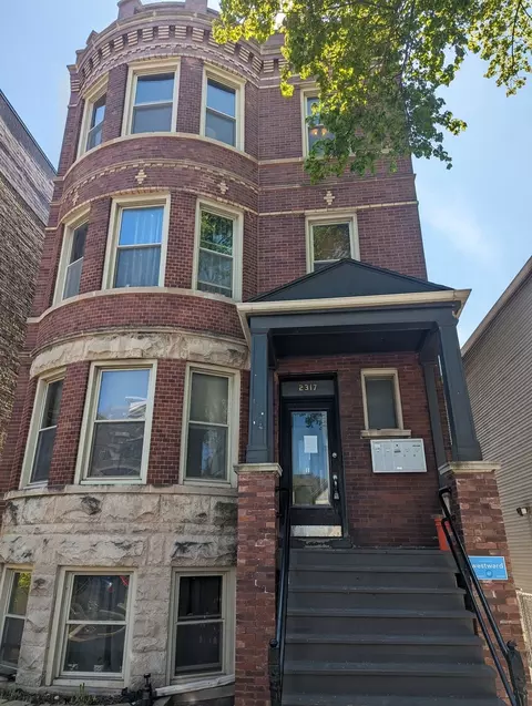 2317 W Roscoe St, Chicago, IL 60618