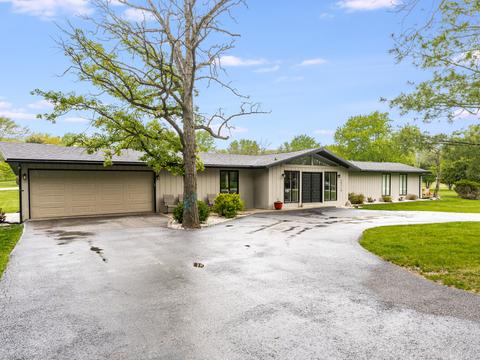 24716 S Walnut St, Crete, IL 60417