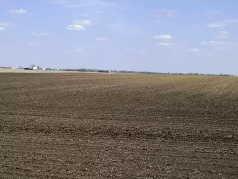 000 13th Rd E, Earlville, IL 60518